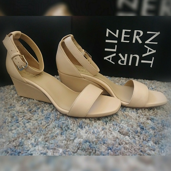 zenia wedge sandal naturalizer